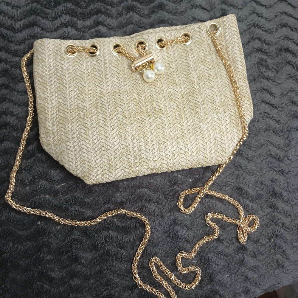 Gold bucketbag